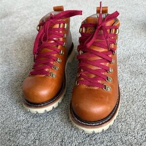 Eddie Bauer Women’s K-6 Water Proof Hiking Boots Size 7.5